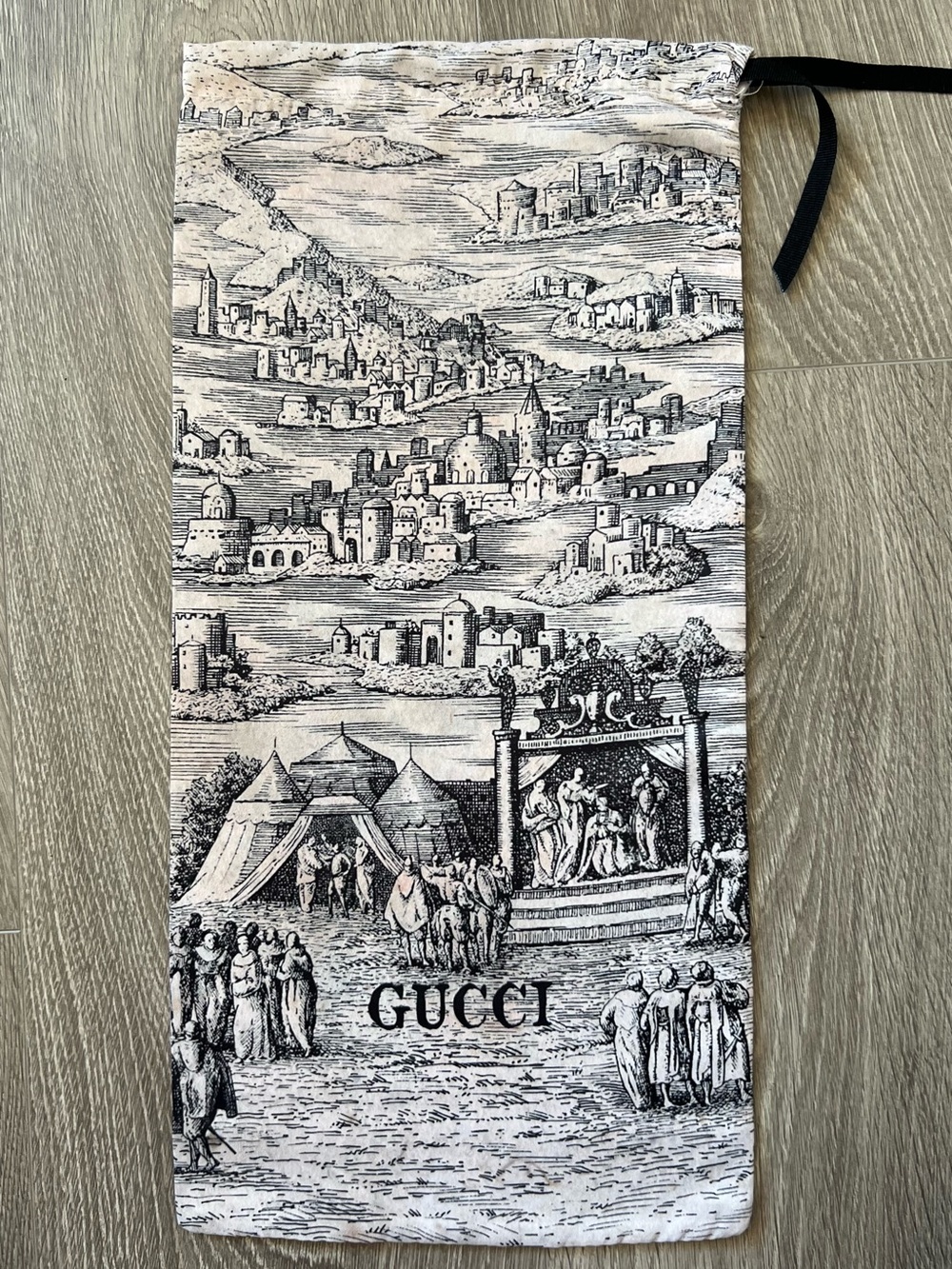 Gucci dust bag (C684) c